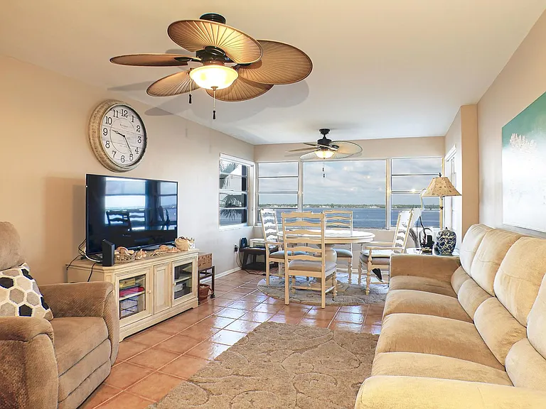 1900 Clifford St #603 — Photo 4