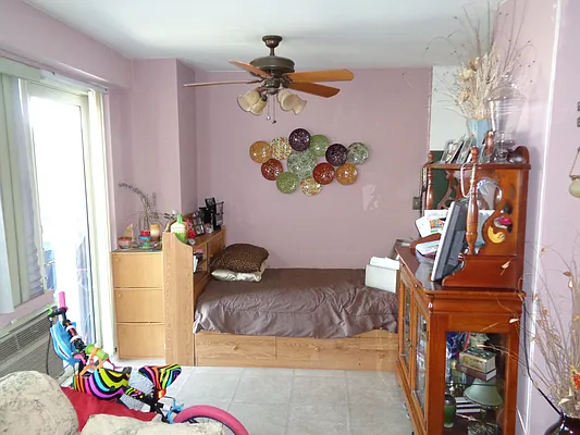 Sold by Thomas Lipovetsky, LREB | media 16