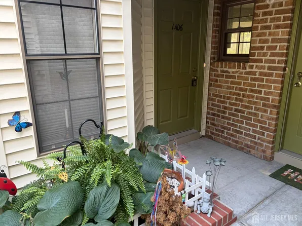 1406 Pebble Pl, Parlin, NJ 08859