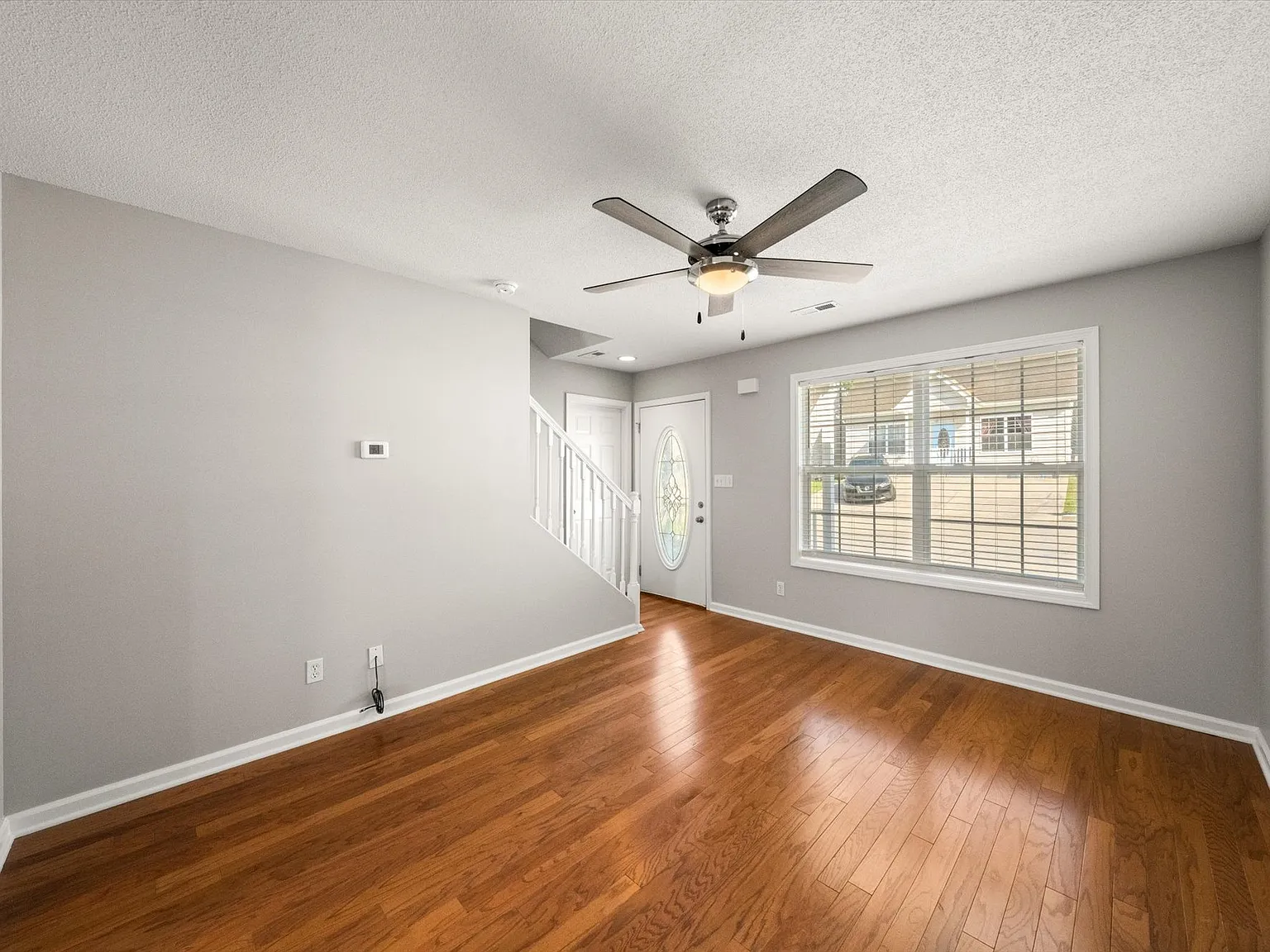 905 Hazelbrook Way — Photo 4