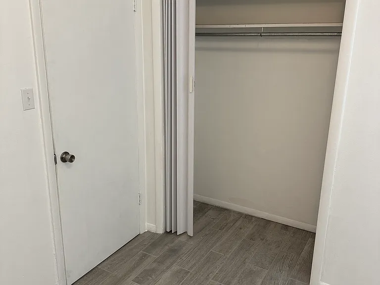 1216 E Hartford St — Photo 14