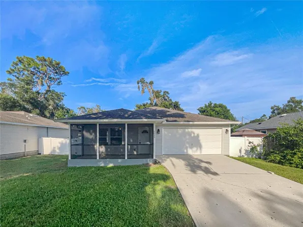 5015 17th St, Zephyrhills, FL 33542