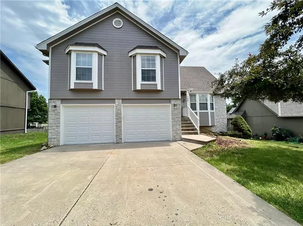 109 SW Drew Ln, Lees Summit, MO 64081