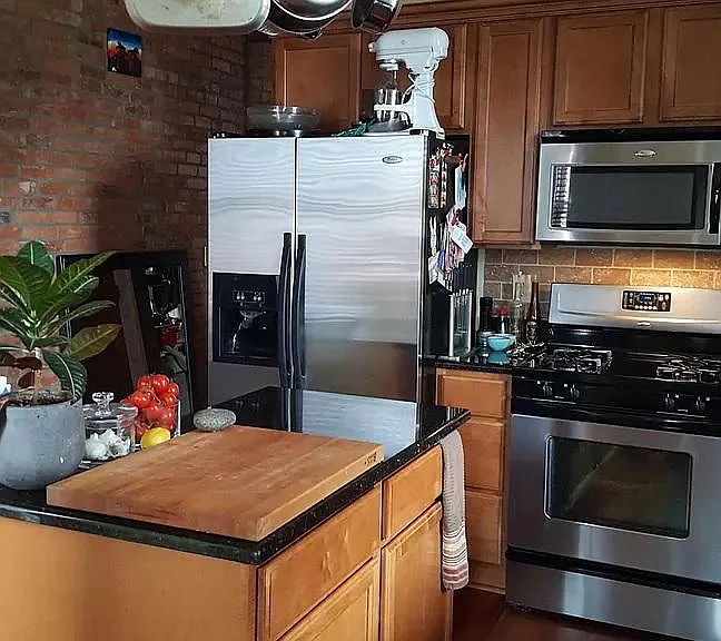 1075 Summit St — Photo 9