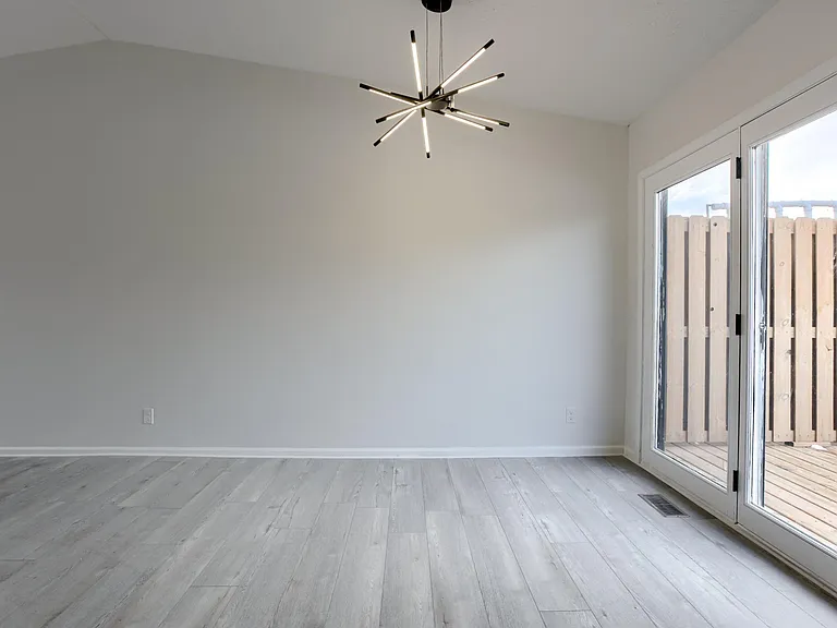 240 N 1st St #11 — Photo 8