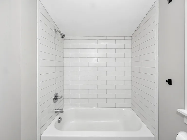 600 McCullough Ave NE — Photo 13