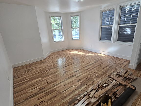 4th image of 108 S 6th St #G1