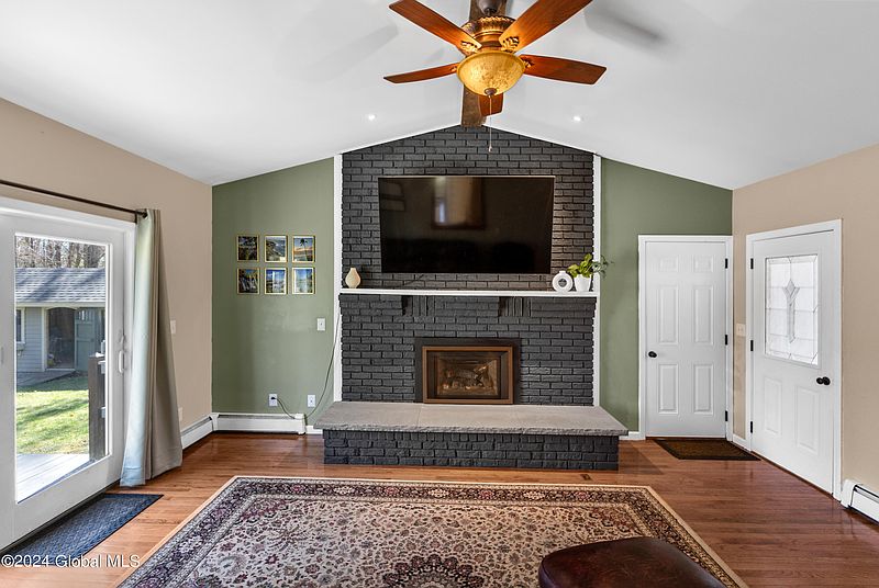 3rd image of 34 Tee Hill Road