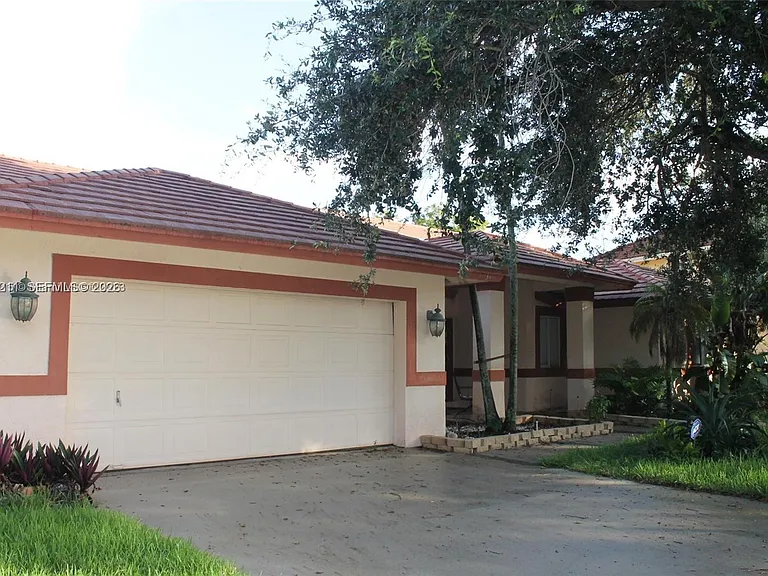 10340 SW 15th St — Photo 2