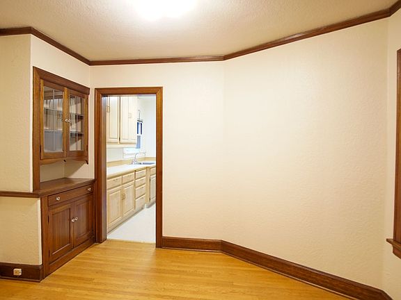5th image of 912 SW Vista Ave #216