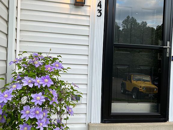 2nd image of 4943 Benecia Ln