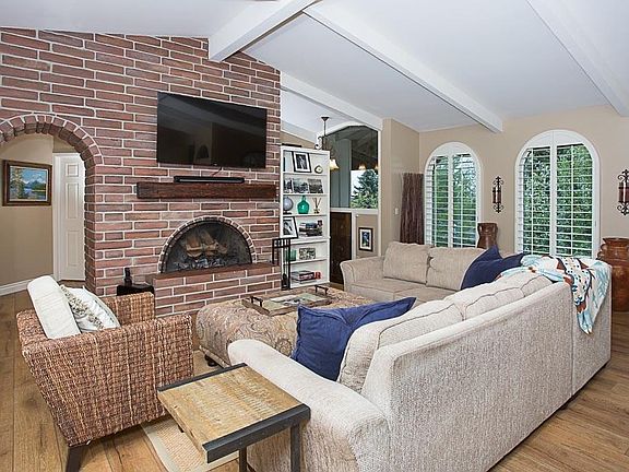5th image of 2715 Gregory Dr N