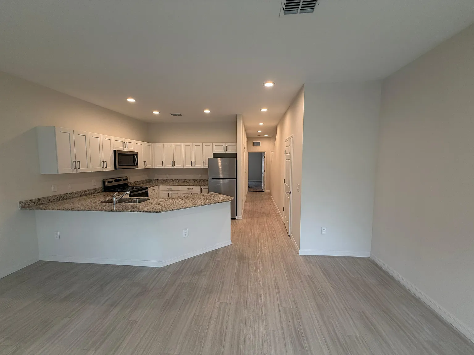 2124 Penny Ln — Photo 3