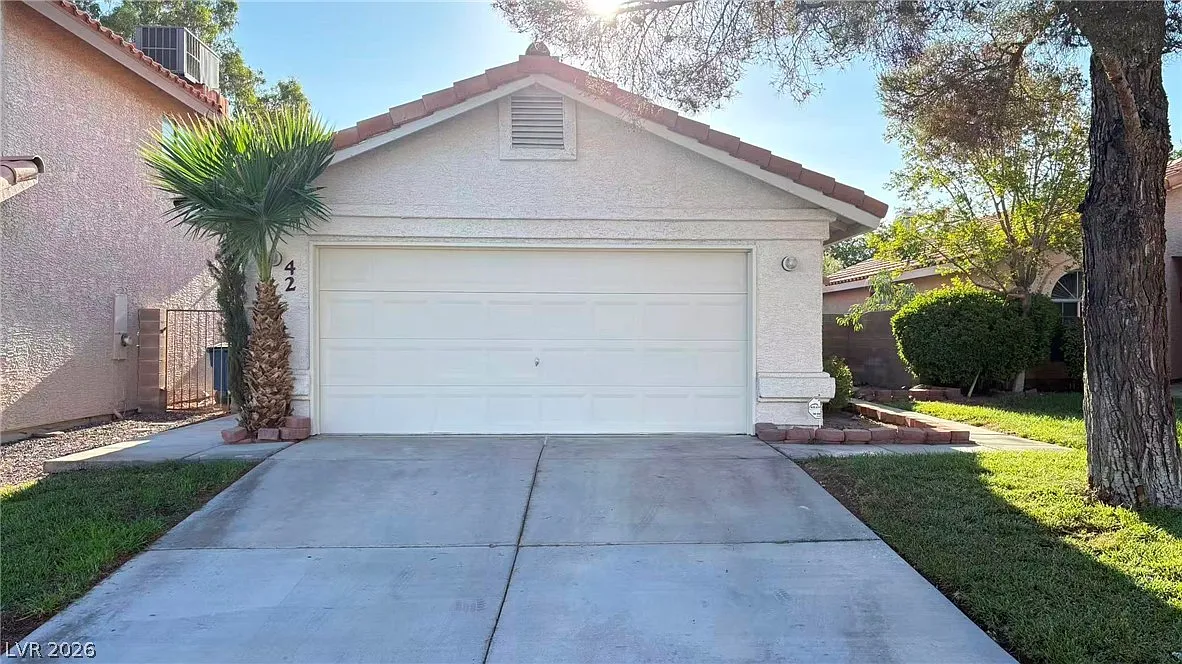 3 bed, 2.0 bath, 1125 sqft, $2,020 — Photo 2