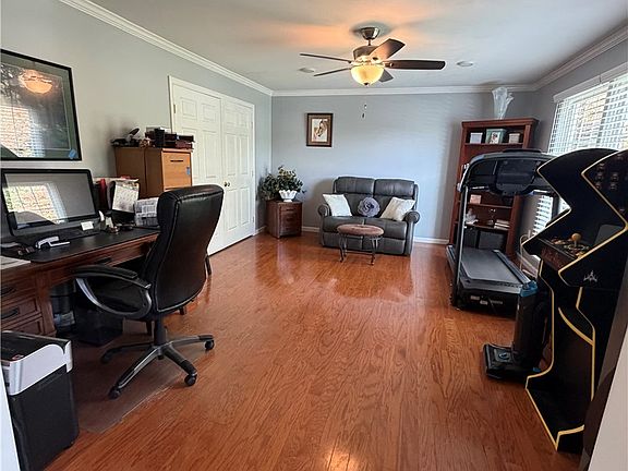 5th image of 9525 Woodlawn Dr