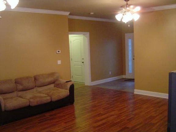 4th image of 309 Shelby Cir