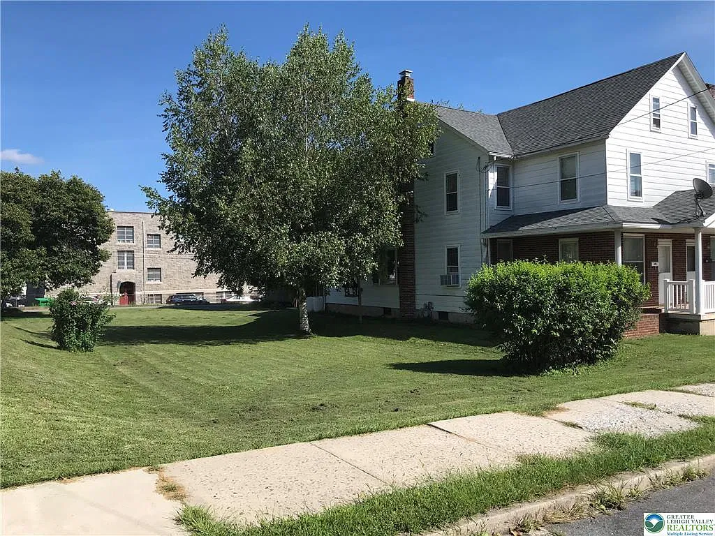 3 bed, 1.0 bath, 1603 sqft, $1,350 — Photo 2