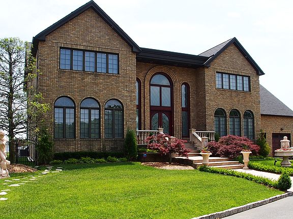 3rd image of 120 Nicolosi Dr