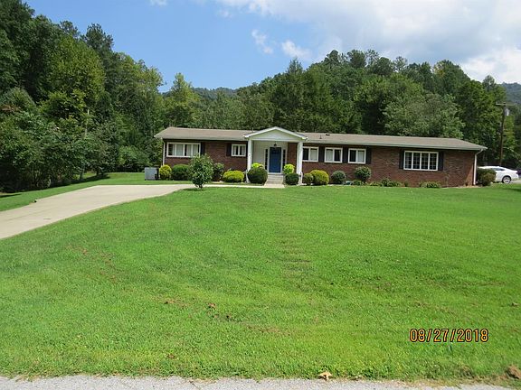 3rd image of 207 Woodland Hls