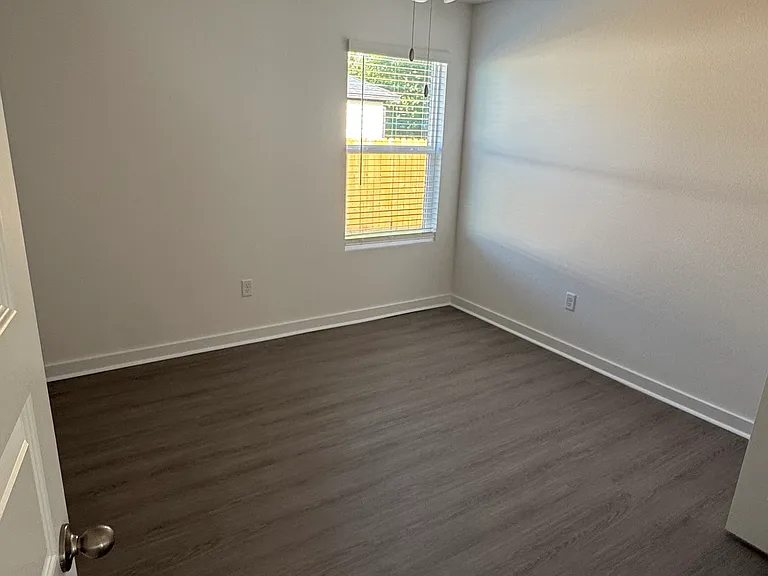 4332 Sloan Dr — Photo 7