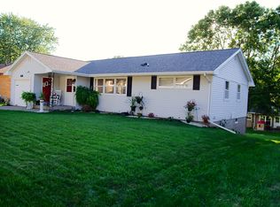 1835 Floraview Dr, Dubuque, IA 52001