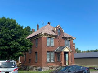315 7th St, Calumet, MI 49913