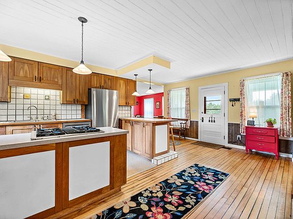 5th image of 858 East Hill Road