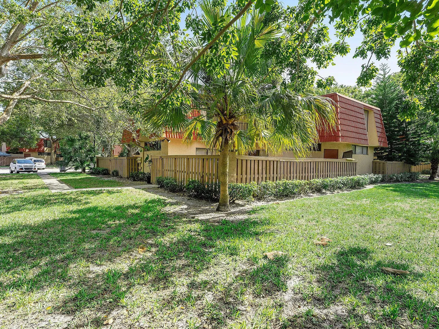 2 bed, 2.5 bath, 1302 sqft, $2,800 — Photo 3