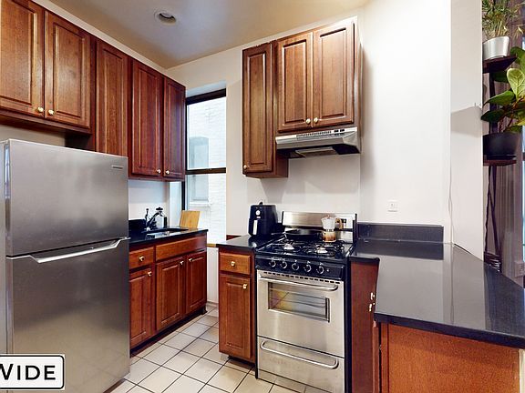 5th image of 211 W 80th St APT 4B