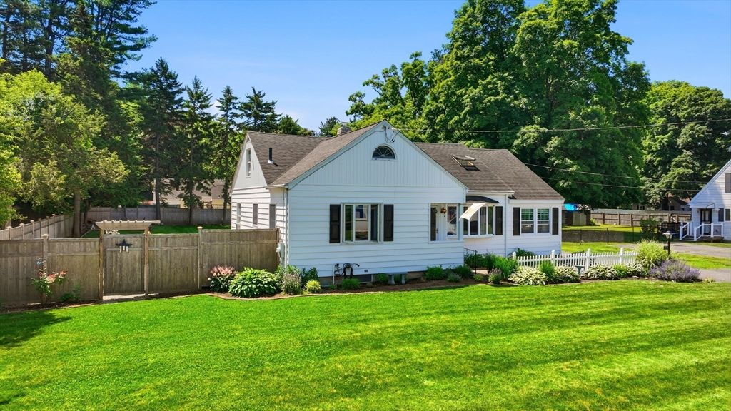 39 Bartels St, Springfield, MA - View 3