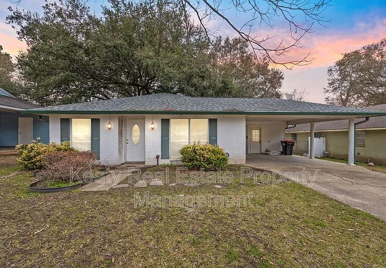 137 Amber St — Photo 33