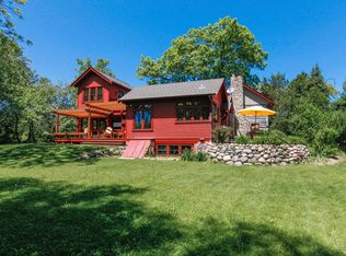 1045 Saint Augustine Rd, Hubertus, WI 53033