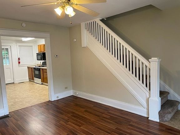 3rd image of 2439 Penn St