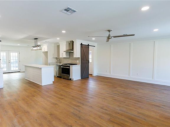 4th image of 1100 Pasadena Ave