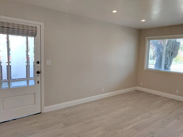5917 Howell St — Photo 4