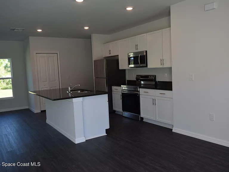 3094 San Filippo Dr SE — Photo 5