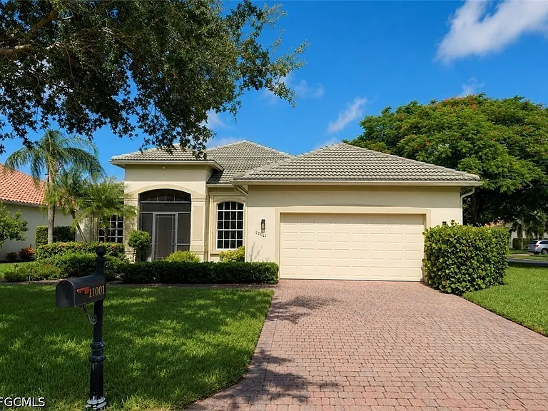11001 Sea Tropic Ln — Photo 1