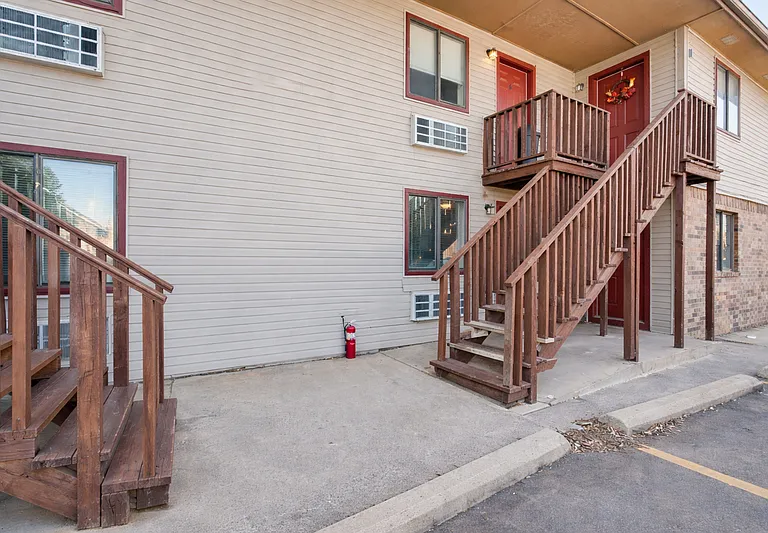 1037-1045 S Happy Hollow Rd — Photo 13