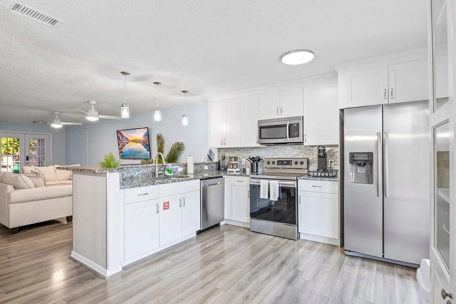 3 bed, 2.0 bath, 1593 sqft, $3,872 — Photo 3