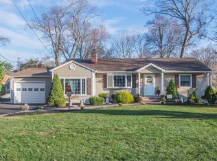 8 Devon St, Morris Plains, NJ 07950
