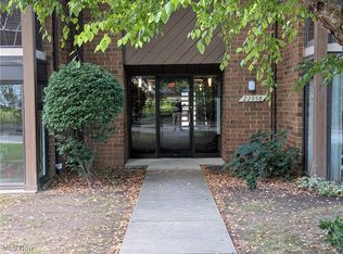 22958 Mastick Rd APT 103, Fairview Park, OH 44126