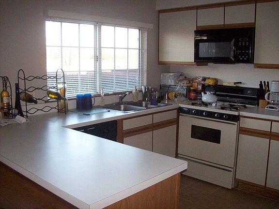 Kitchen overlooking golfcourse