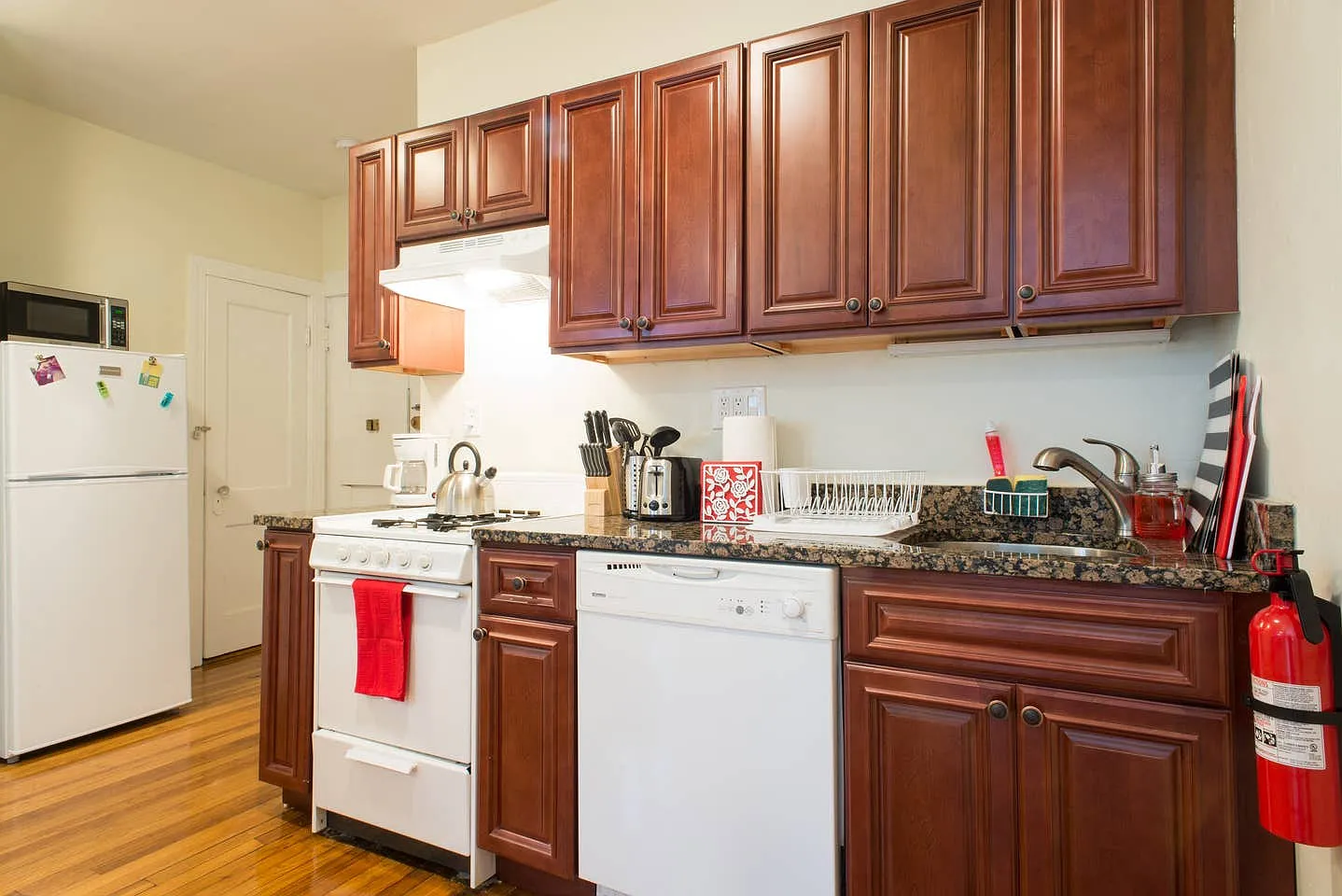 2 bed, 750 sqft, $3,750 — Photo 1