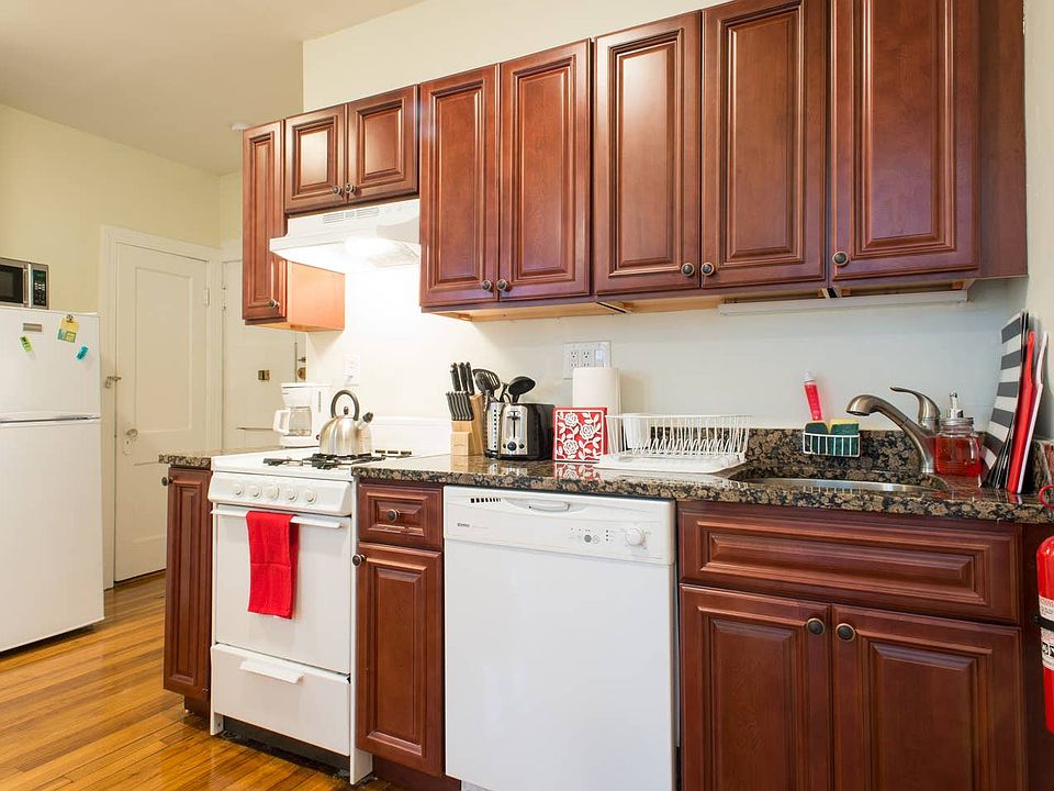 1st image of 58 Queensberry St APT 14