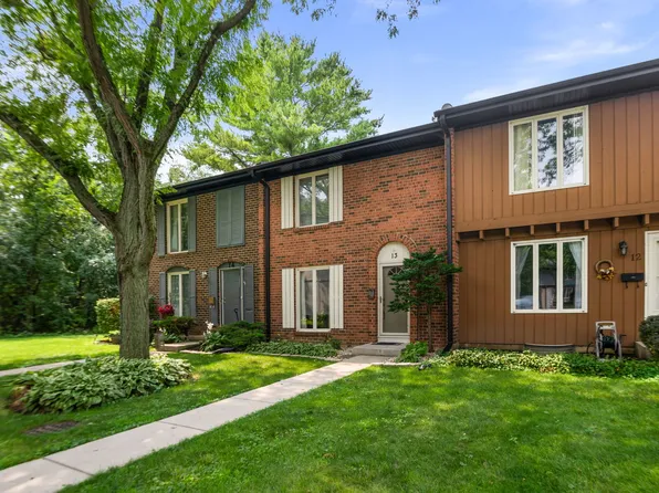 13 Dumbarton Oaks Pl, Elgin, IL 60123