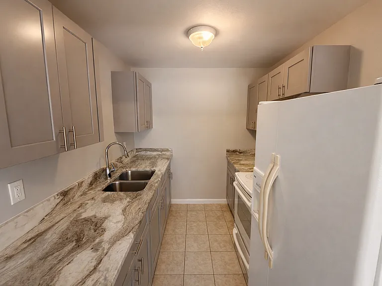 2068 Franklin St — Photo 6