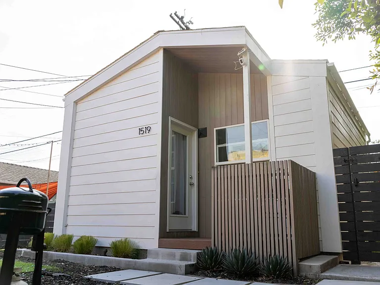 1521 S Stanley Ave — Photo 25