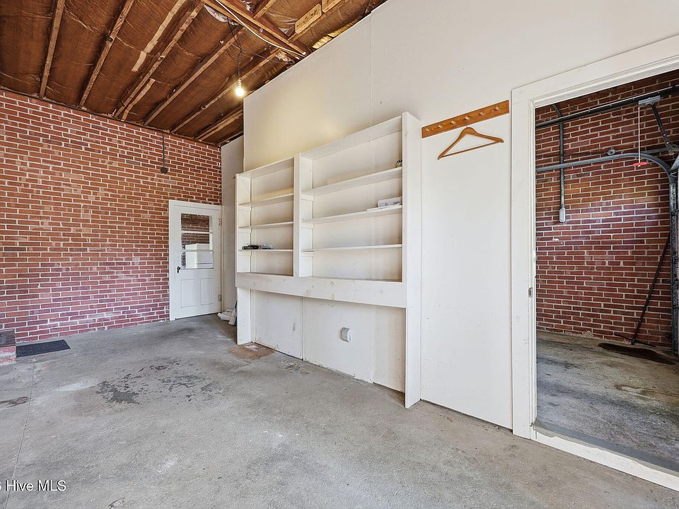 22nd image of 1108 Summit Avenue
