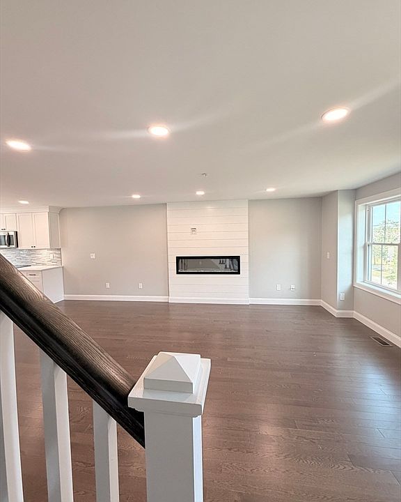 1st image of 9 Acton Rd #6