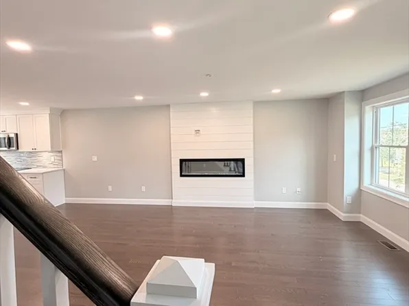 9 Acton Rd #6, Chelmsford, MA 01824